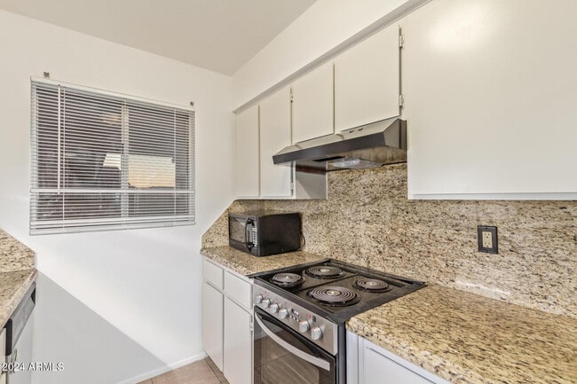 Building Photo - 511 W Blackhawk Dr