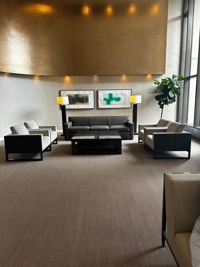 Building Photo - 3930 N PINE GROVE Ave