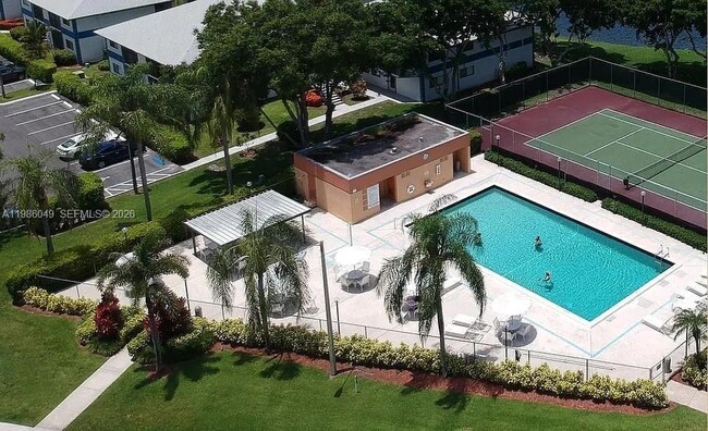 Building Photo - 15500 Lakes of Delray Blvd