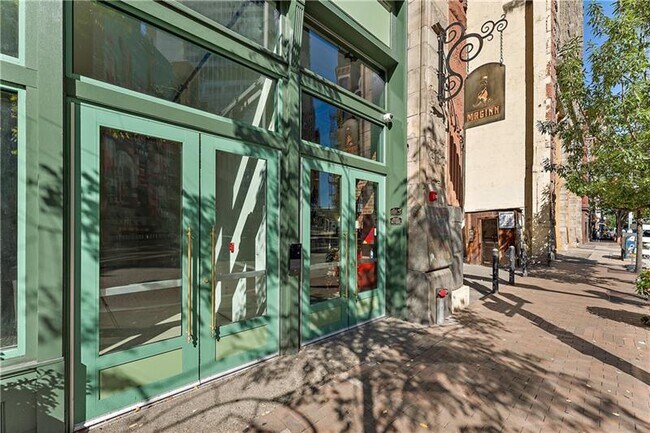 Building Photo - 915 Liberty Ave