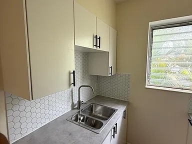 Building Photo - 4730 Pine Tree Dr