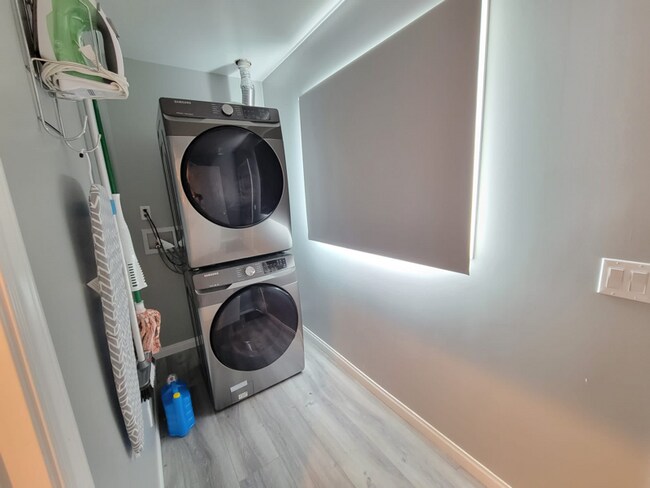 Building Photo - 1415 Stearns Dr