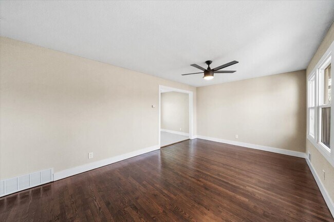 Building Photo - 4621 Mersington Ave