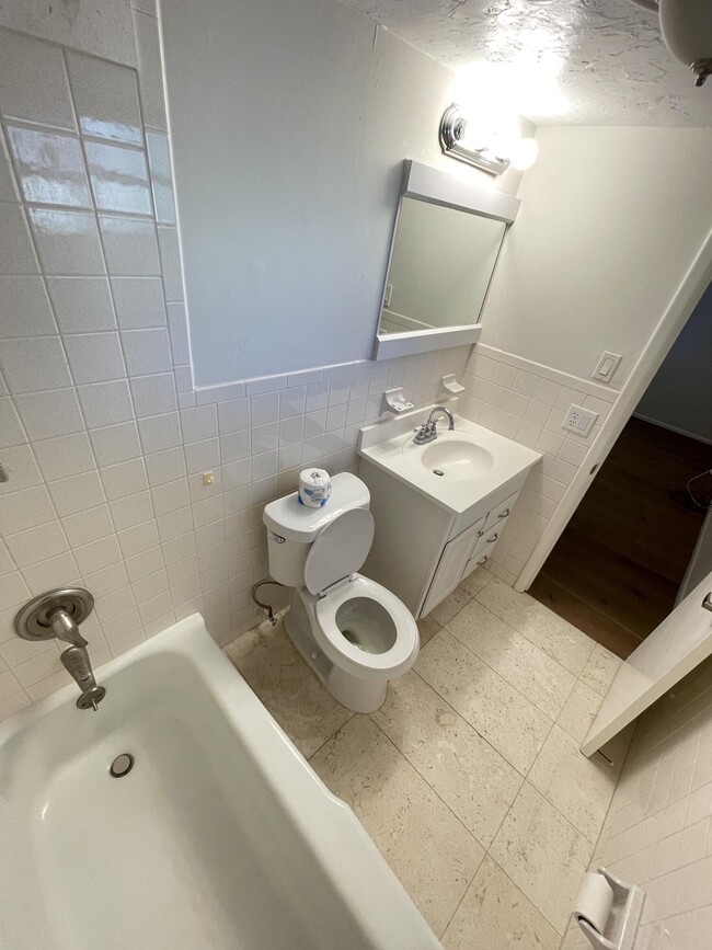 Building Photo - 301 W Ocean Ave