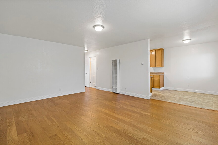 Building Photo - 21 Leisure Ln