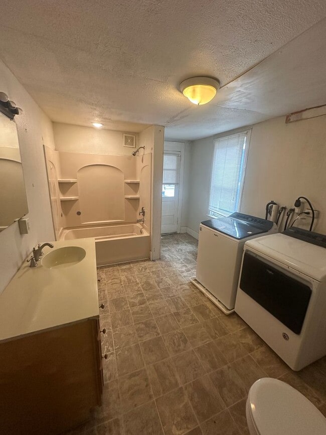 Building Photo - 731 S Beaver St