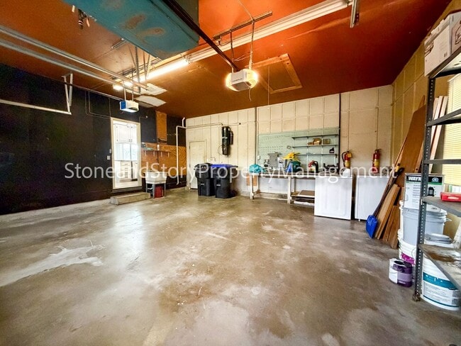 Building Photo - 4 bedroom 2 bath on quiet street in Briarwood