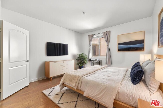 Building Photo - 360 W Ave 26