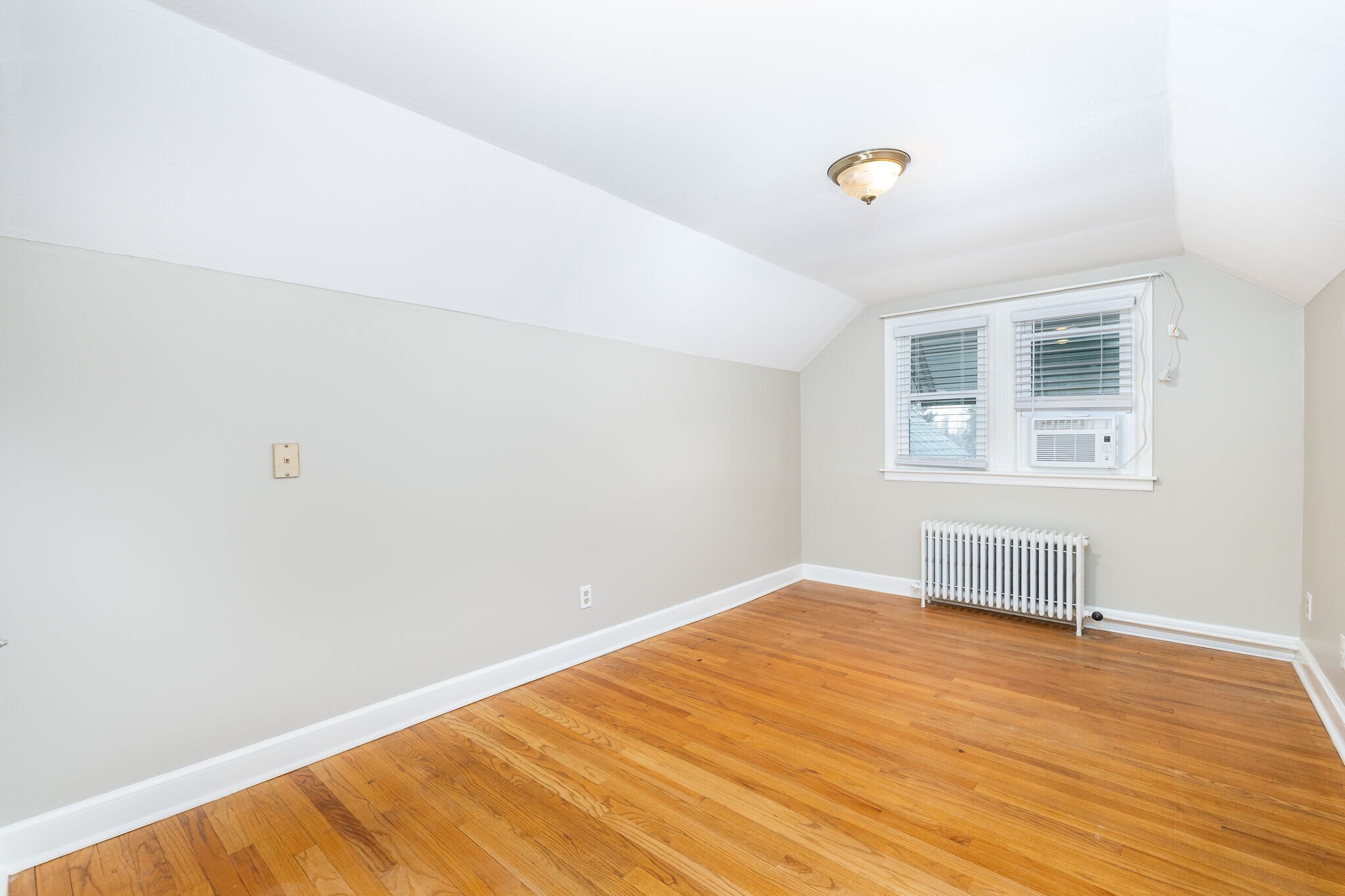 Building Photo - 192 Spring St