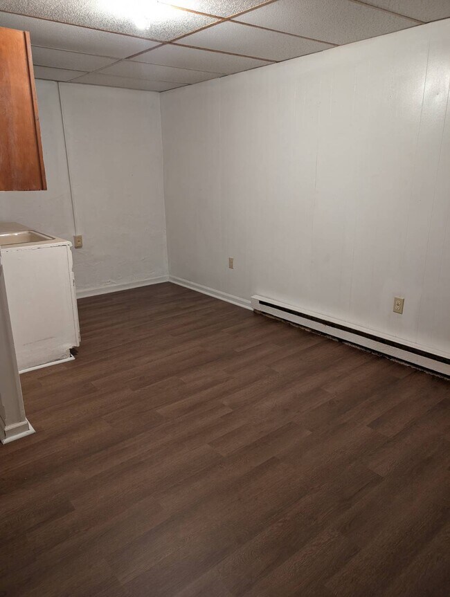 Building Photo - 844 S Linden Ave