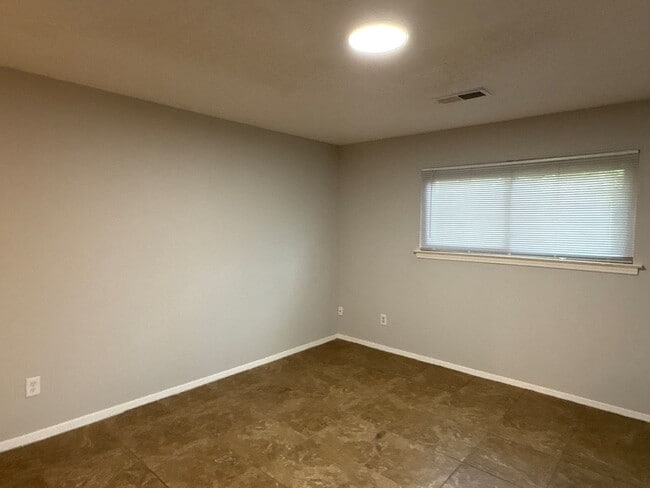 Building Photo - Freshly Transformed 3 bedroom home - Open To Section 8