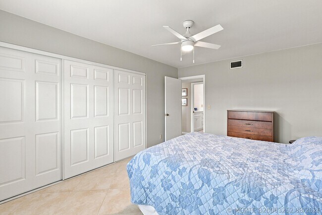 Building Photo - 14499 Canalview Dr