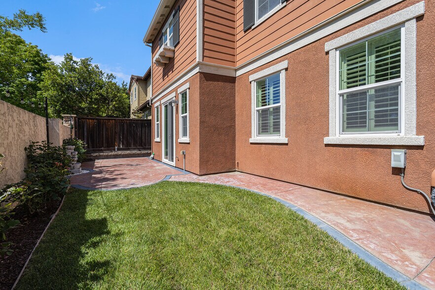 Building Photo - 4970 Trescott Ct