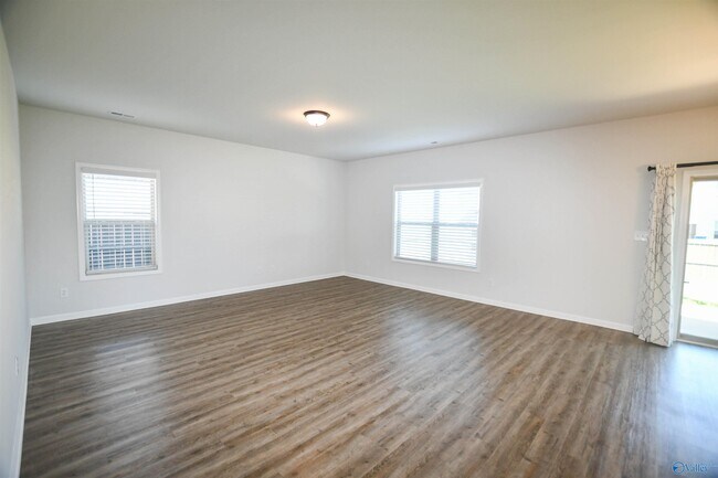 Building Photo - 163 Kingswood Dr