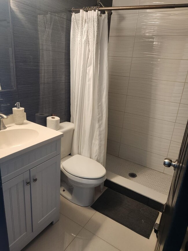 Building Photo - 12760 Spinnaker Ln