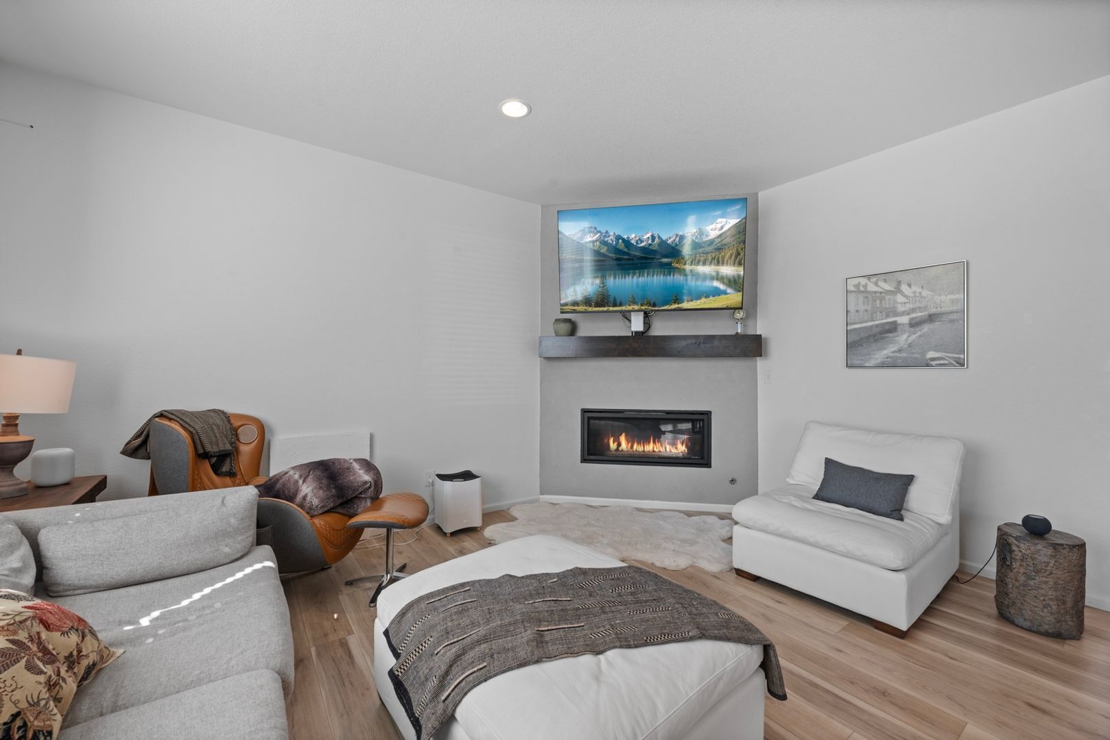 Building Photo - 6131 Vickie Ln