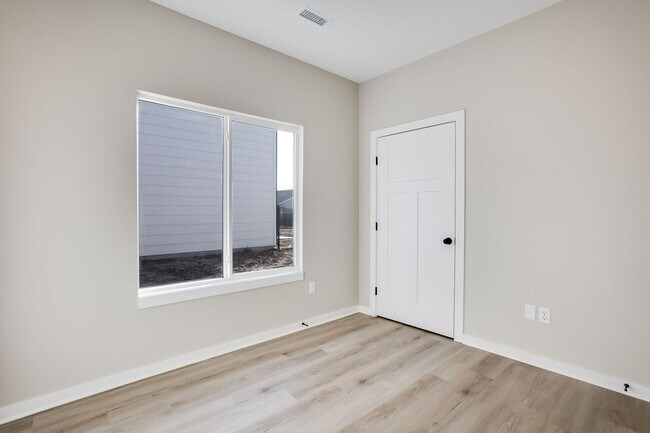 Building Photo - Pineway Aria Plan