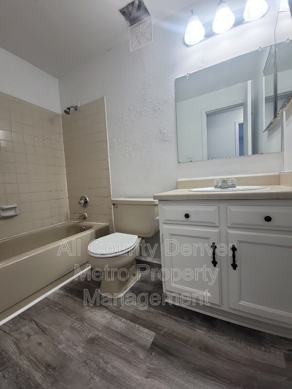 Building Photo - 12151 Bellaire Pl