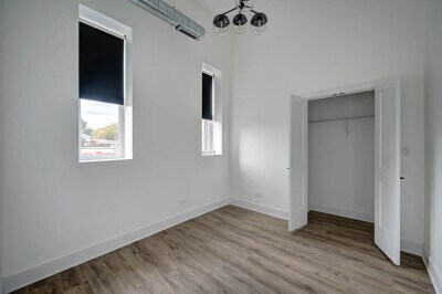 Building Photo - 4749 N Western Ave