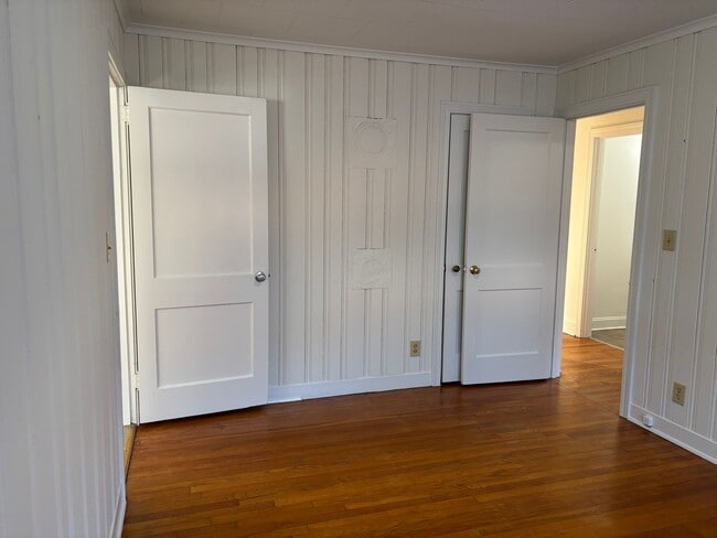 Building Photo - 3 BED, 1 BATH HOME IN GREYSTONE AREA, $1450 MONTH, $1450 DEPOSIT