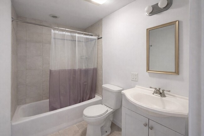 Building Photo - 94 Beacon St