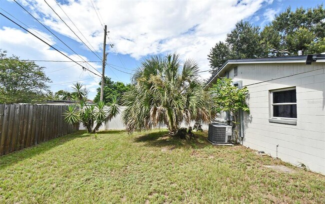 Building Photo - 800 Gaston Foster Rd