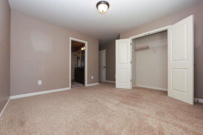 Building Photo - 4669 Sierra Creek Dr NE