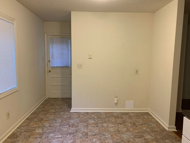 Building Photo - 562 Granite St