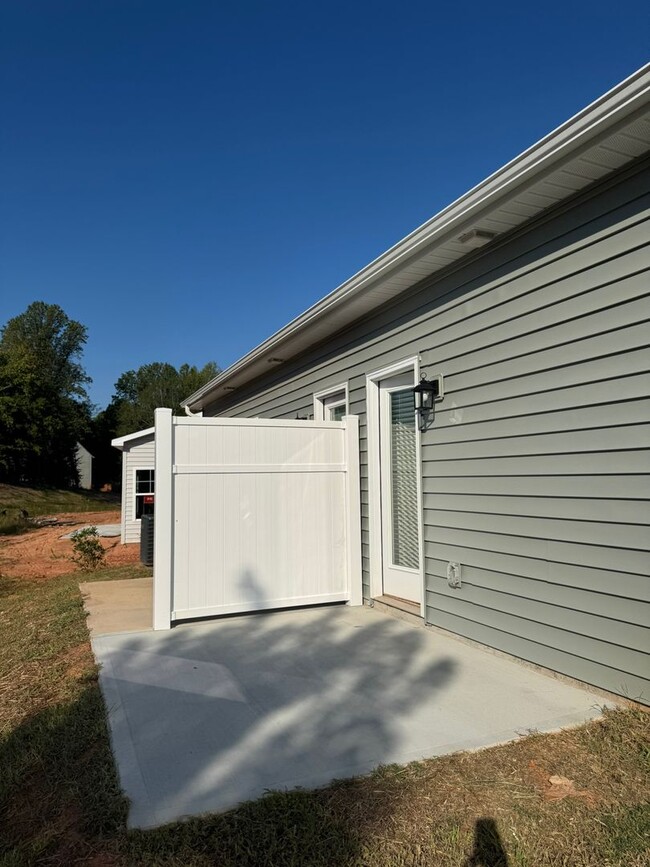 Building Photo - 113 Brawley Villas Pl