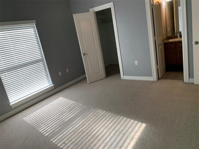 Building Photo - 3501 Chenevert St