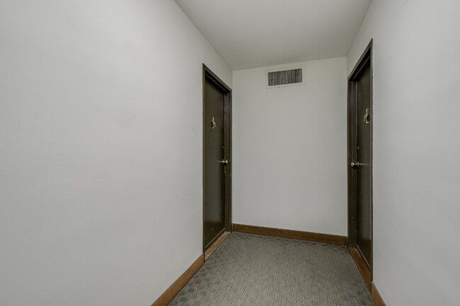 Building Photo - 1210 N Taft St