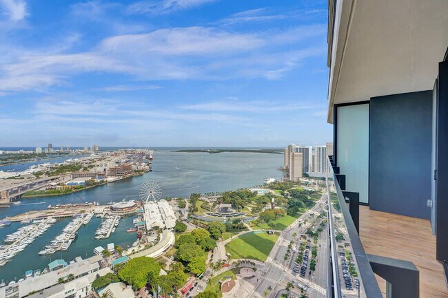 Building Photo - 398 NE 5th St