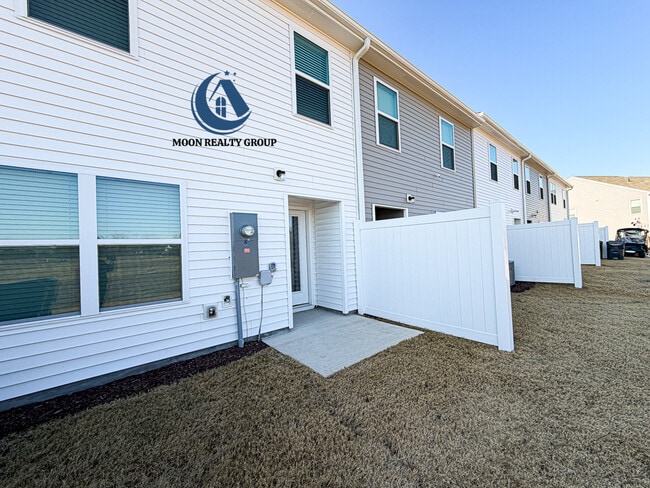 Building Photo - 119 Seymour Vlg Dr