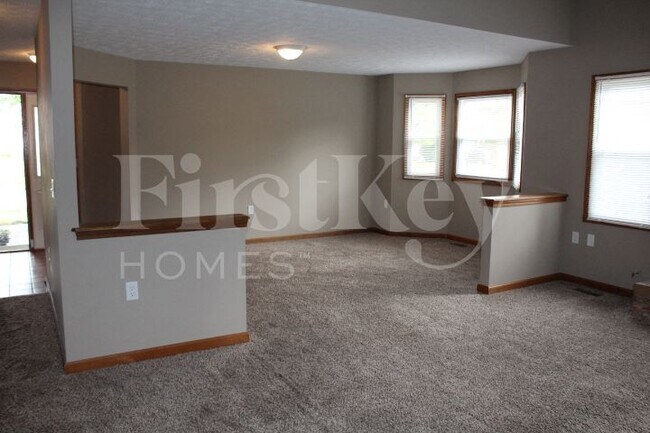 Building Photo - 10311 Park Valley Dr