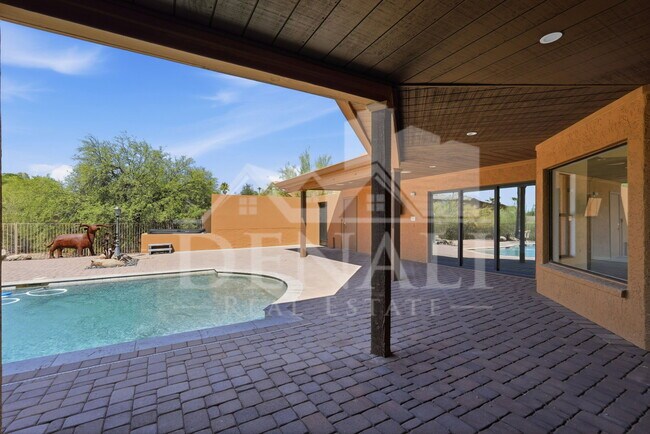 Building Photo - 10643 N Indian Wells Dr