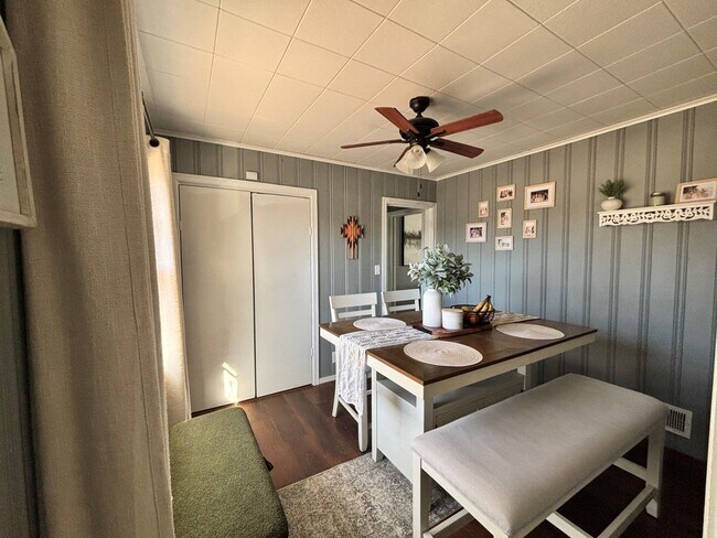 Building Photo - Home For Rent Bellevue.