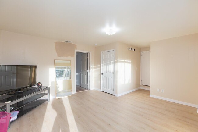 Building Photo - 331 Courtland Dr