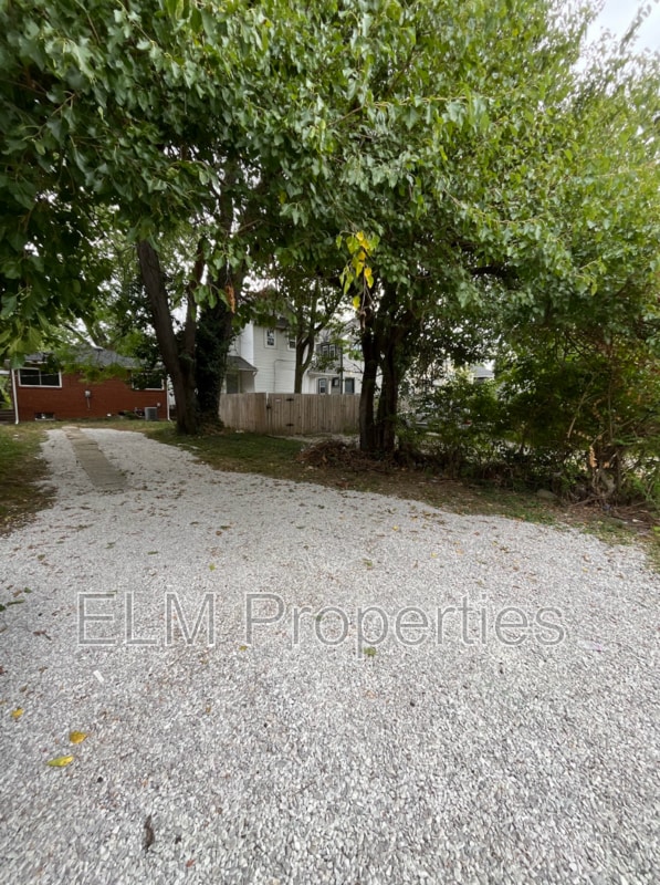 Building Photo - 1177 Lockbourne Rd