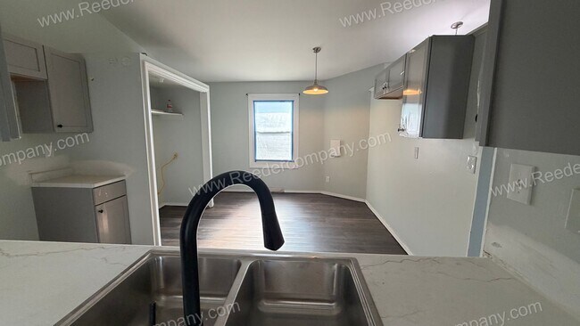 Building Photo - Newly updated 3 bedroom house