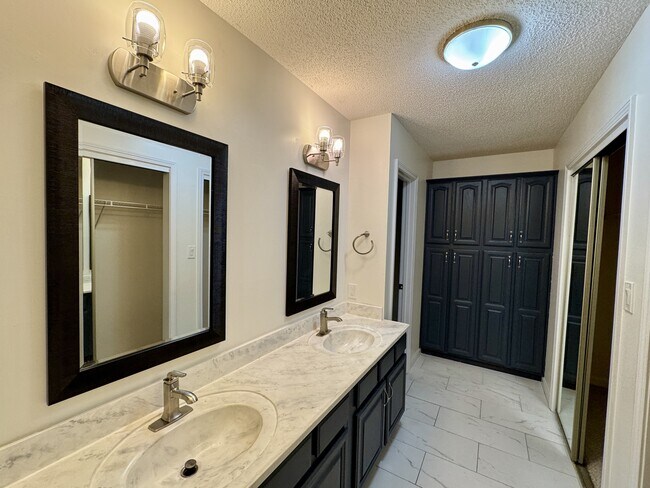 Building Photo - 310 Paoli Trce