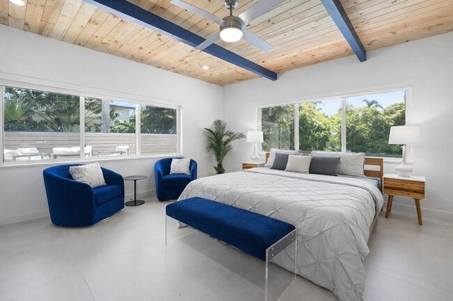 Building Photo - 100 NE 22nd St