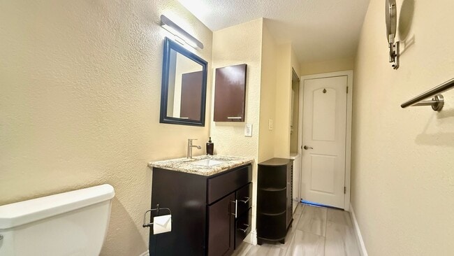 Building Photo - Bright 1BR/1BA w/ City Views, Amenities and just Steps to Embarcadero -AMSI