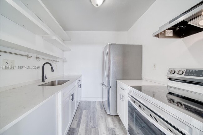 Building Photo - 2000 NE 135th St