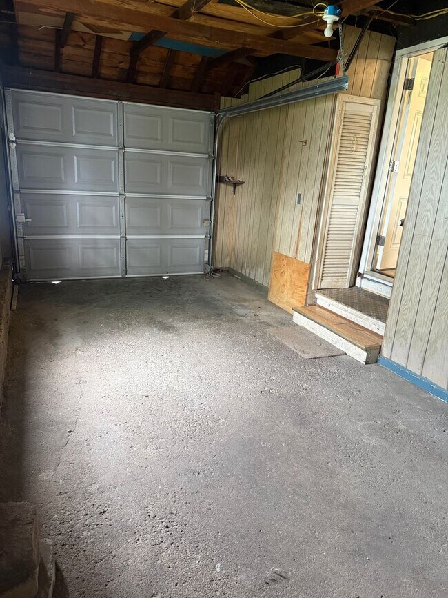 Building Photo - SPECIAL OFFER ! Sign lease by Monday 5/11/26 and  get  1/2 Off First Month rent!