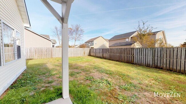 Building Photo - 4705 Pineview Dr