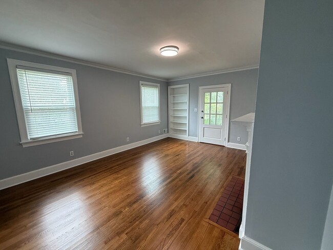 Building Photo - Charming Updated 2br/2ba Home in a Great Location!