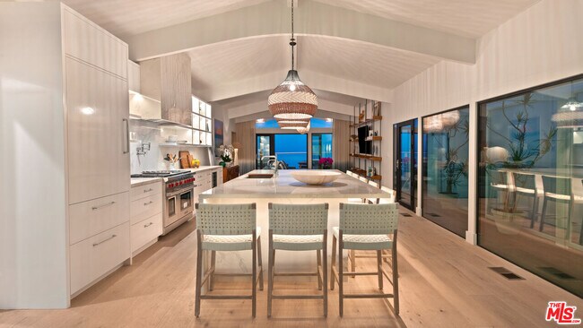 Building Photo - 27044 Malibu Cove Colony Dr