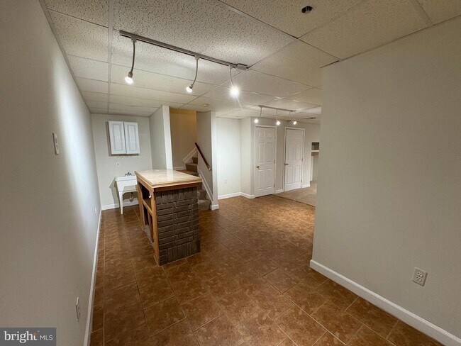 Building Photo - 4005 Blakney Ln SE