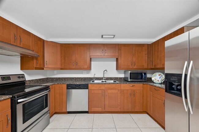 Building Photo - 5001 Woodway Dr