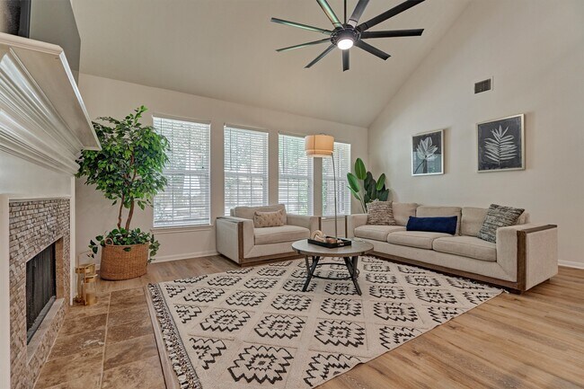 Building Photo - 10 E Sterling Pond Cir